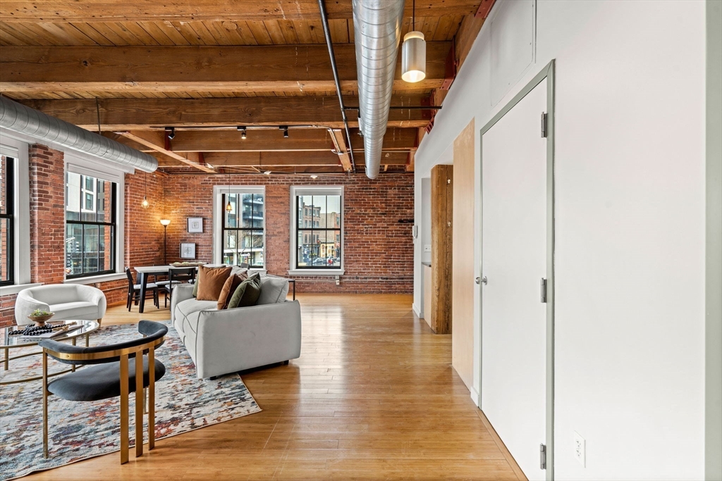 9 W Broadway 301