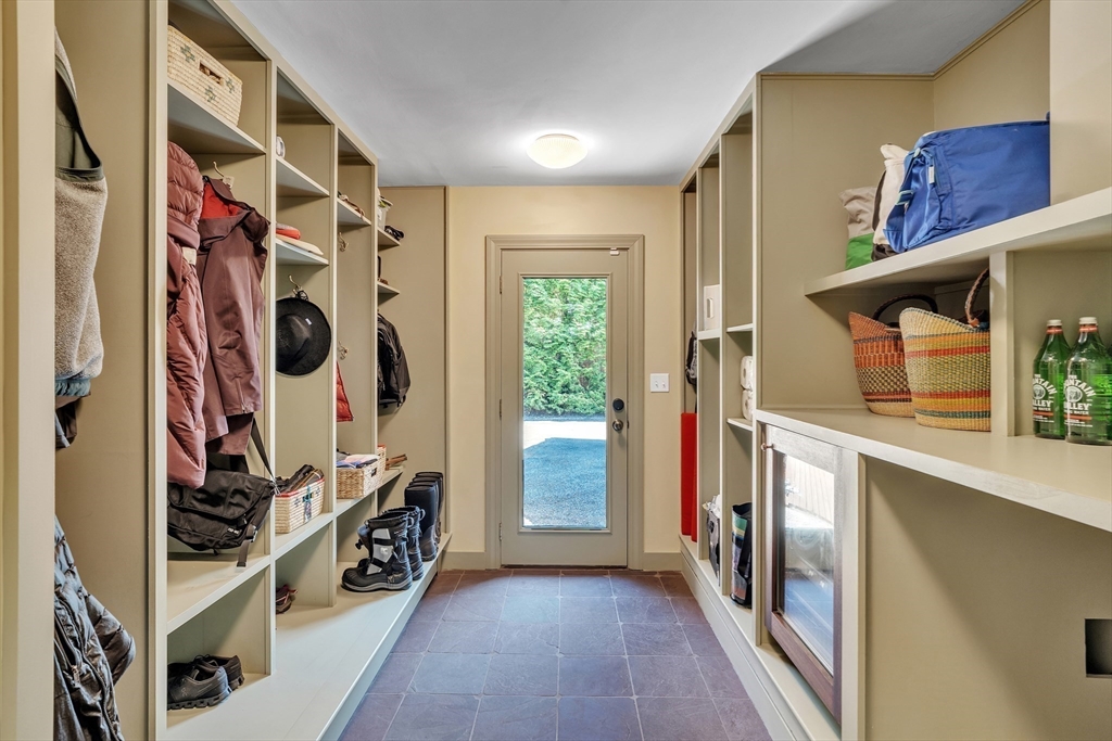 Dover, Massachusetts 02030, United States, 6 Bedrooms Bedrooms, ,8 BathroomsBathrooms,Residential,Active,132997