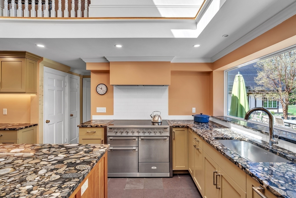 Dover, Massachusetts 02030, United States, 6 Bedrooms Bedrooms, ,8 BathroomsBathrooms,Residential,Active,132997