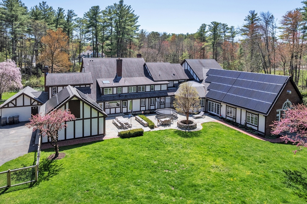 12 Old Meadow Rd