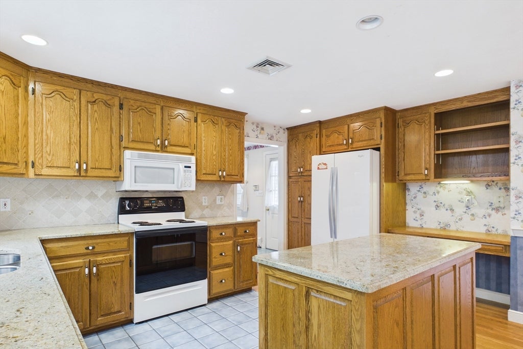 45 Boxwood Lane, Bridgewater, MA, 45 Boxwood Lane, Bridgewater, MA Photo #13