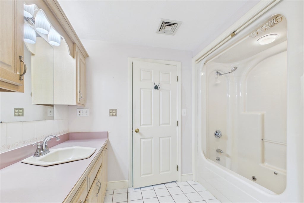 45 Boxwood Lane, Bridgewater, MA, 45 Boxwood Lane, Bridgewater, MA Photo #24