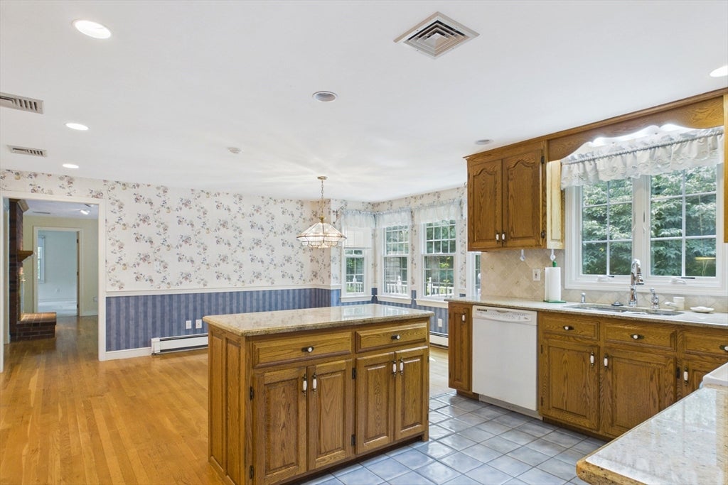 45 Boxwood Lane, Bridgewater, MA, 45 Boxwood Lane, Bridgewater, MA Photo #15