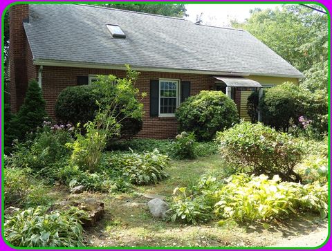 12 Moorland St Amherst MA 01002