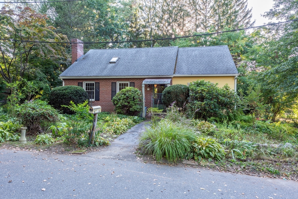 12 Moorland St