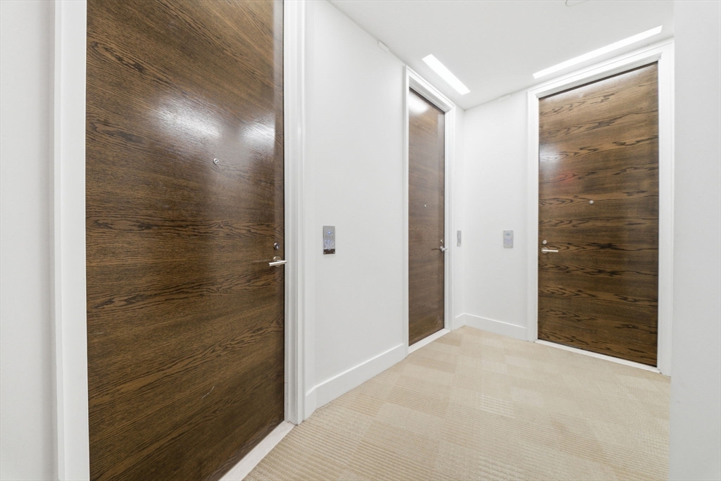 360 Newbury St 508