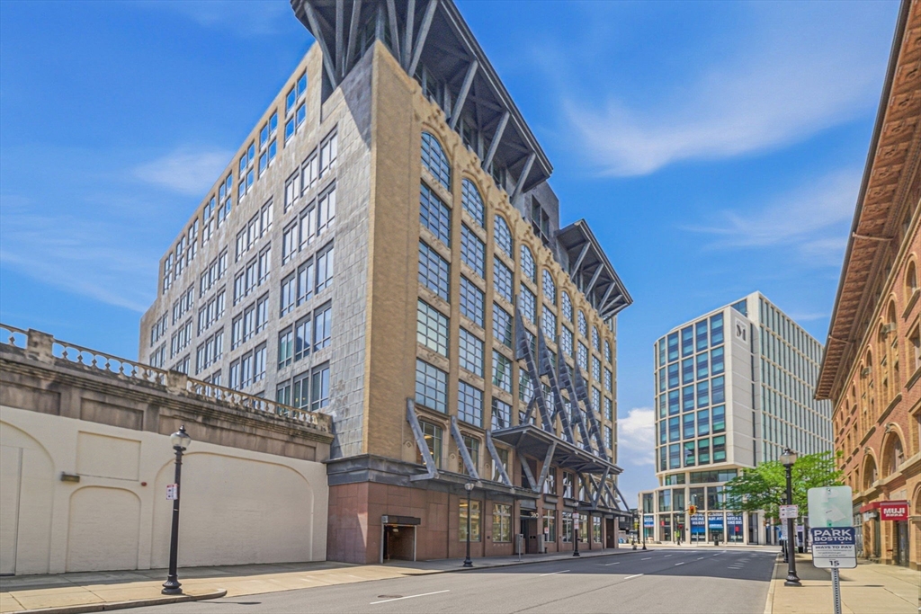 360 Newbury St 508