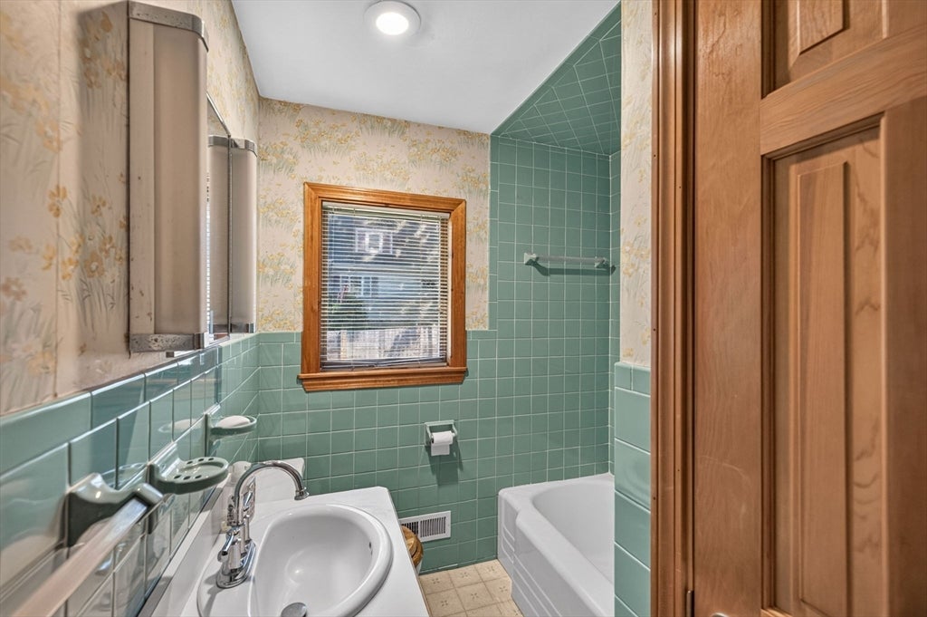 1 Vincent St, Middleboro, MA, 1 Vincent St, Middleboro, MA Photo #32