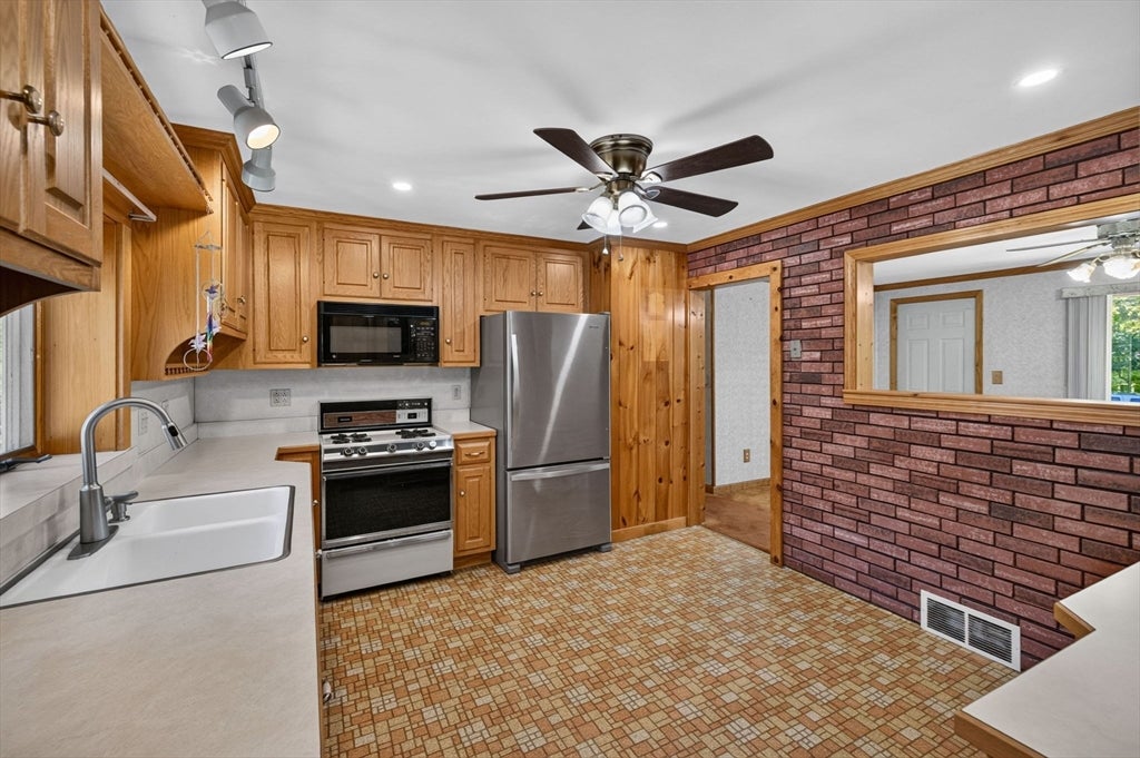 1 Vincent St, Middleboro, MA, 1 Vincent St, Middleboro, MA Photo #14