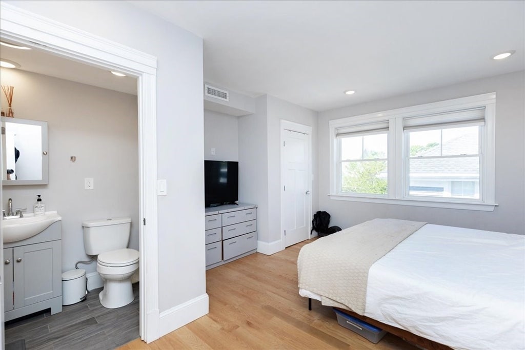 13 Putnam St #2, Danvers, MA Photo #14