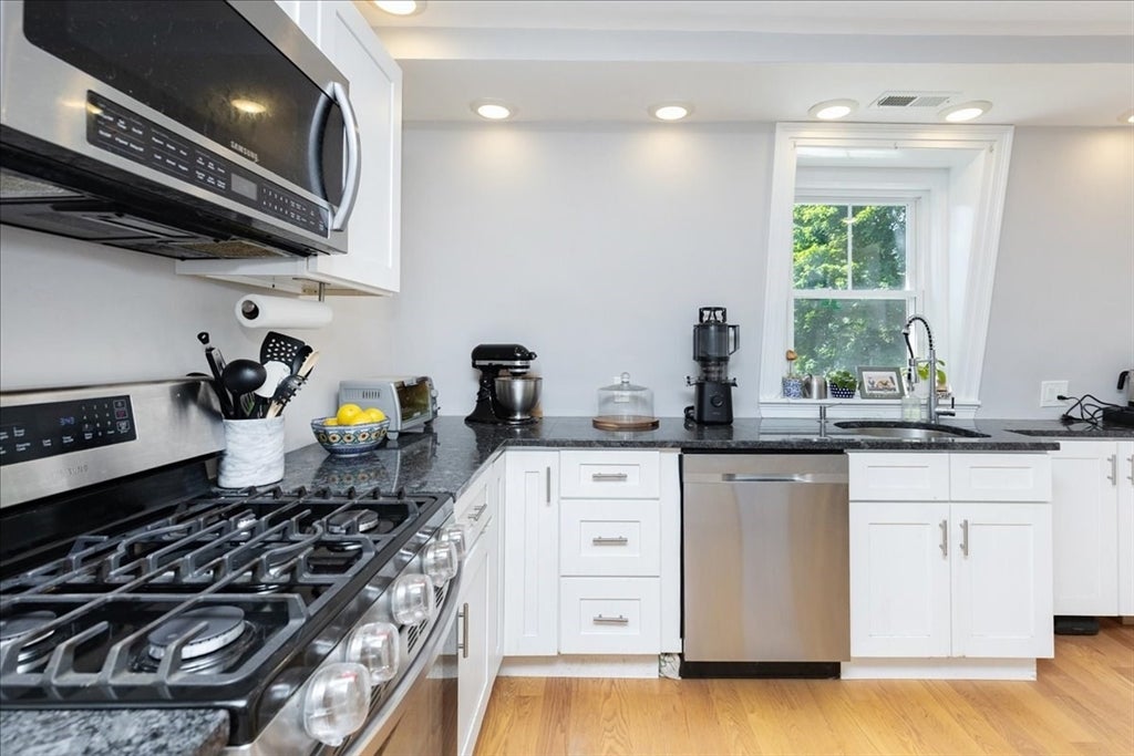 13 Putnam St #2, Danvers, MA Photo #10