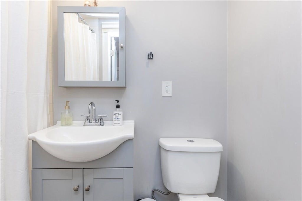 13 Putnam St #2, Danvers, MA Photo #18