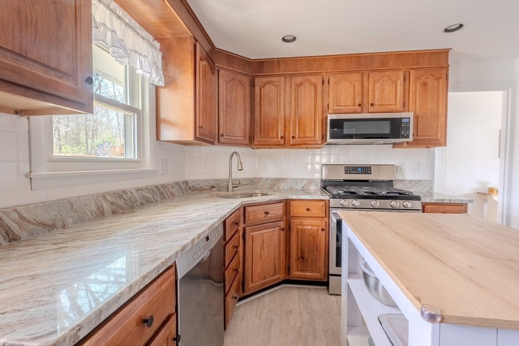 30 Valley Hill Dr