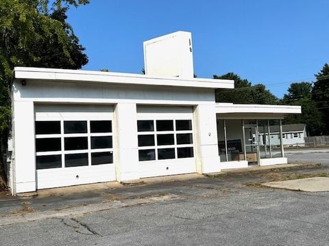 109 Main Oxford MA 01540