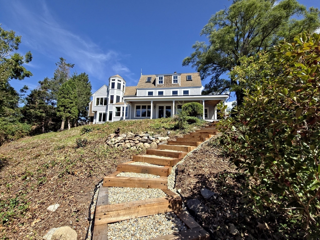 10 Squeteague Harbor Rd