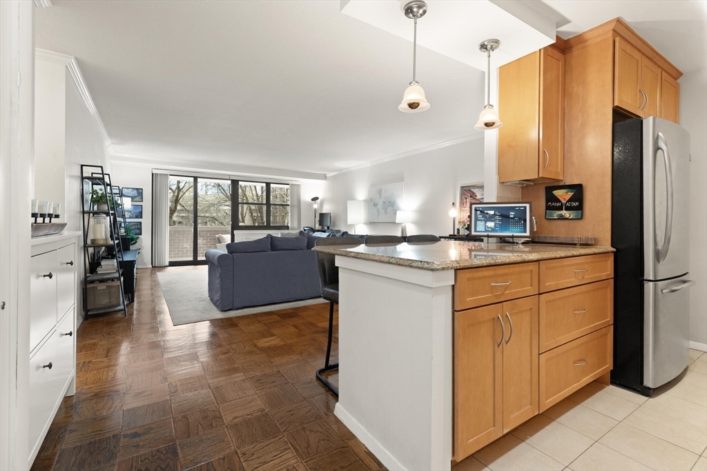 9 Hawthorne Place 2J