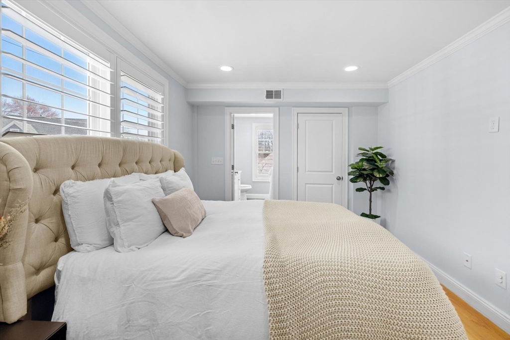 40 Catherine ST #TWO, Boston, MA Photo #17