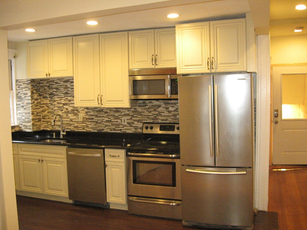 Brookline, Massachusetts 02446, United States, 2 Bedrooms Bedrooms, ,1 BathroomBathrooms,Residential,Active,130353