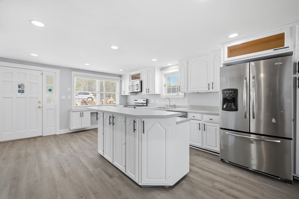 105 Lakeshore Dr, Georgetown, MA Photo #3