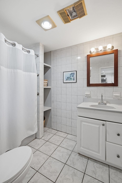 105 Lakeshore Dr, Georgetown, MA Photo #9