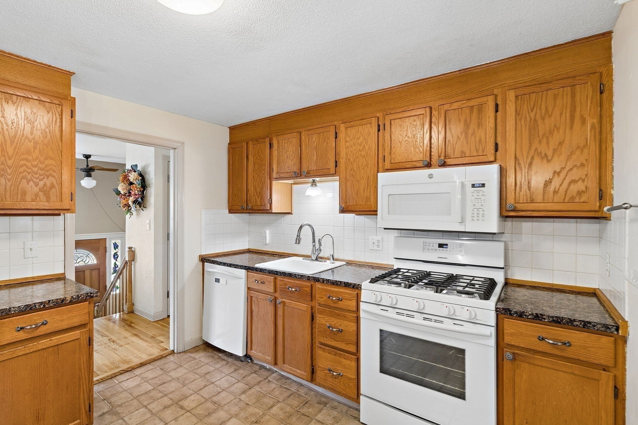 21 Puddingstone Ln, Bellingham, MA, 21 Puddingstone Ln, Bellingham, MA Photo #10
