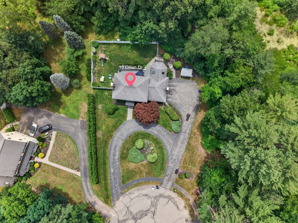 10 Lillian Drive
