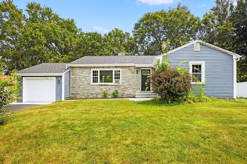 5 5th Ave Dudley MA 01571