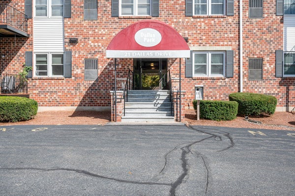 21 DALLAS DR APT 202, DRACUT, MA 01826 - Image 99ca611cfc4ce5a2e7f80bd41b63bb44/348554482
