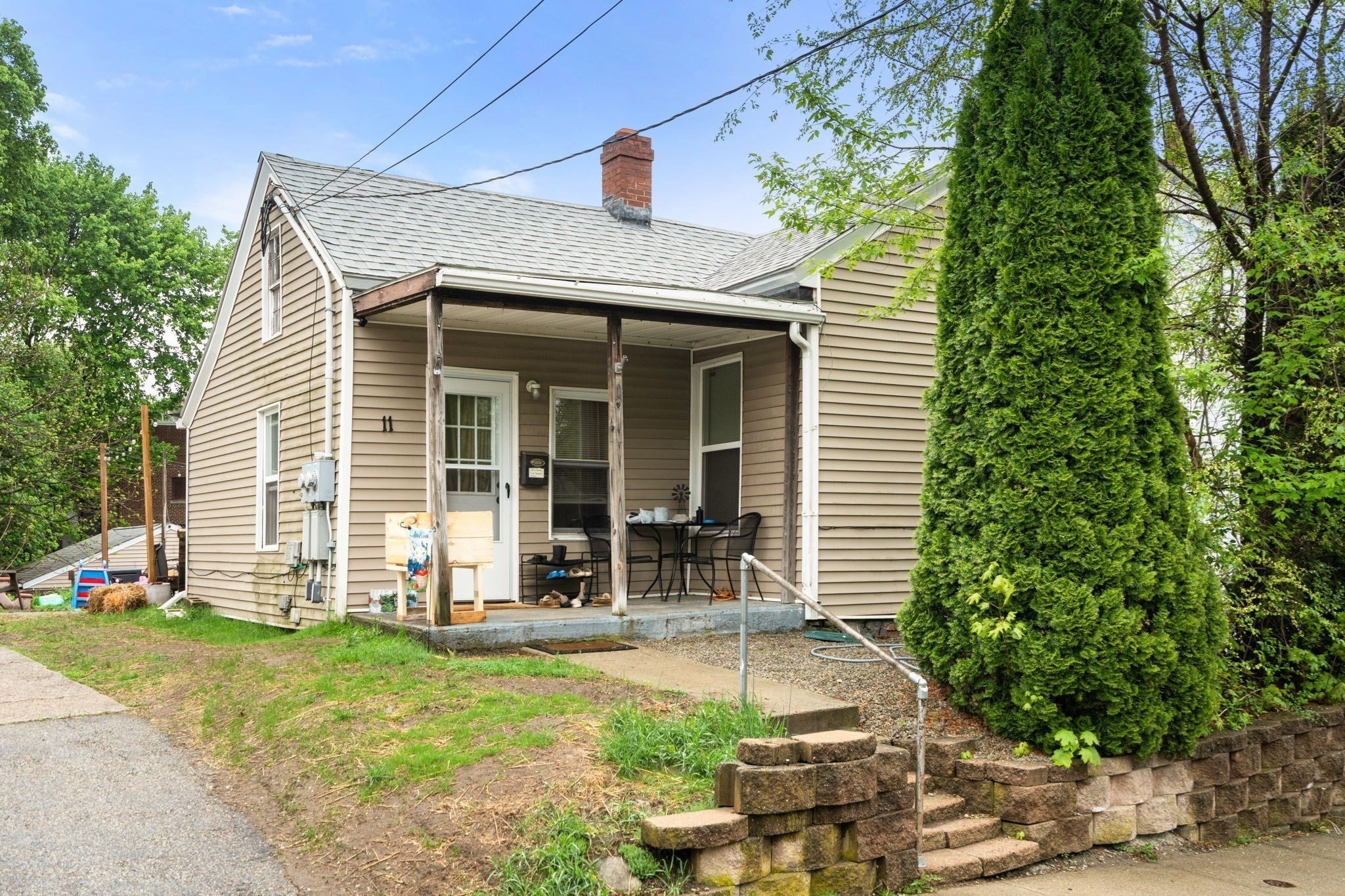 11-15 5th Ave, Webster, MA Photo #3