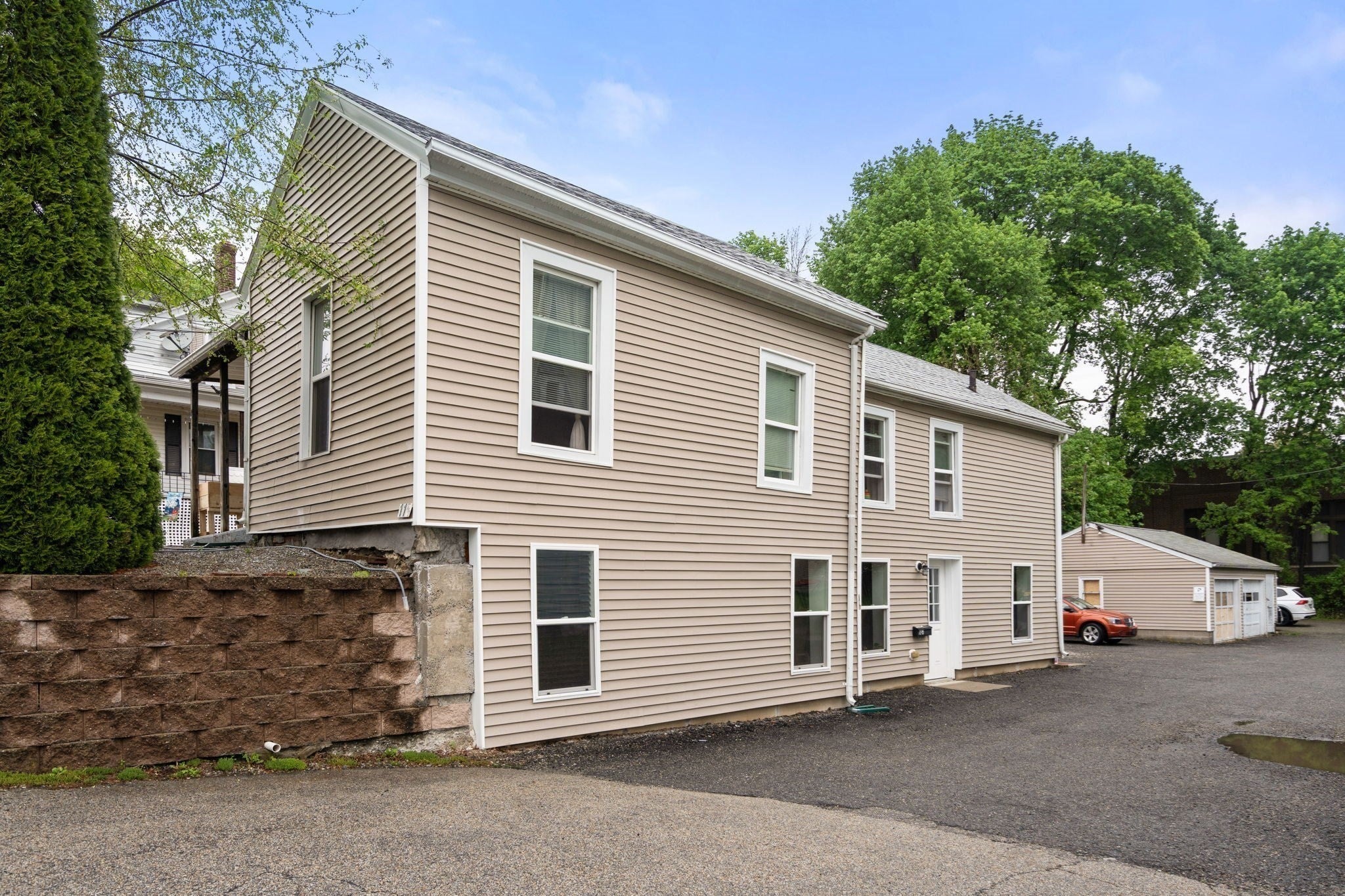 11-15 5th Ave, Webster, MA Photo #4
