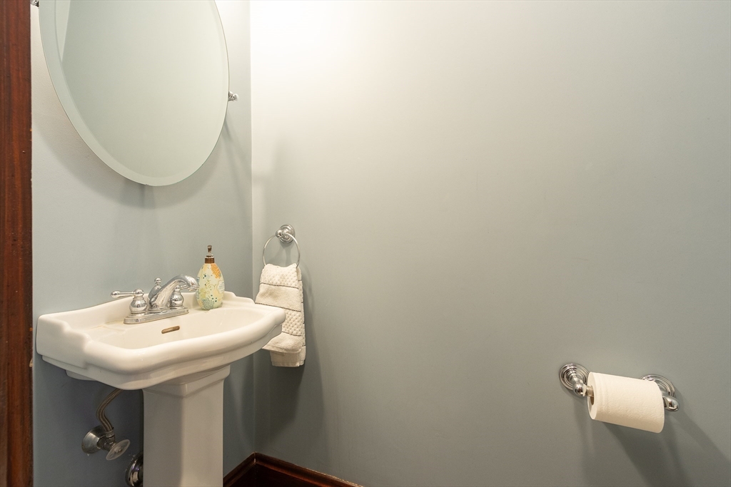 Needham, Massachusetts 02492, United States, 4 Bedrooms Bedrooms, ,3 BathroomsBathrooms,Residential,Active,95895