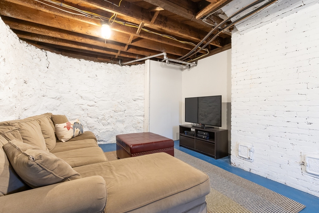 Needham, Massachusetts 02492, United States, 4 Bedrooms Bedrooms, ,3 BathroomsBathrooms,Residential,Active,95895