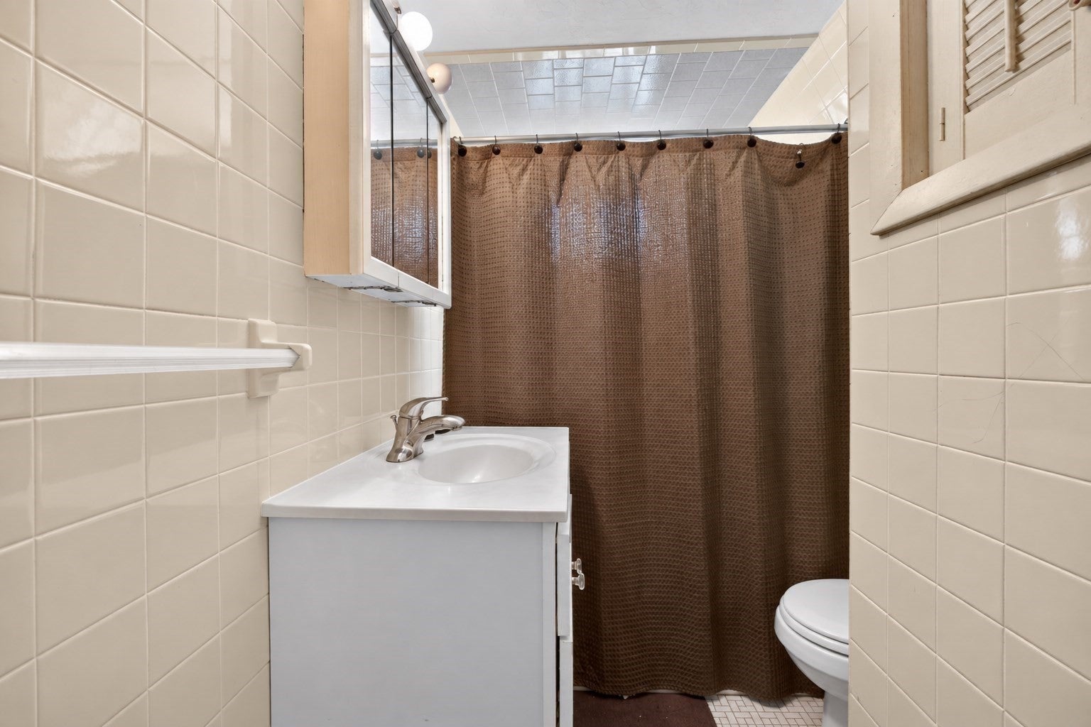 40 Avalon St, Revere, MA Photo #12