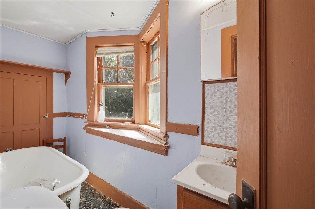 18 Linfield St, Holbrook, MA Photo #19