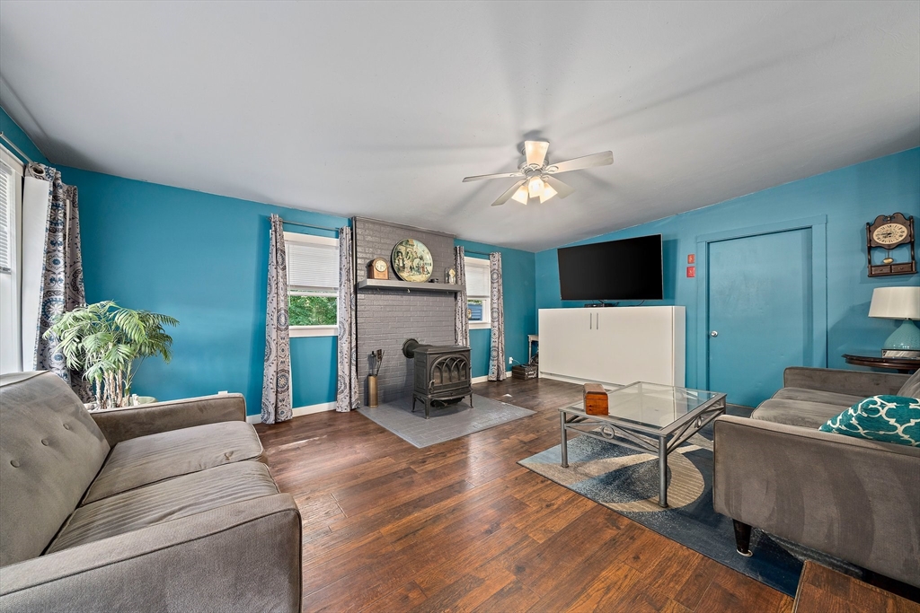 7 Essex Rd