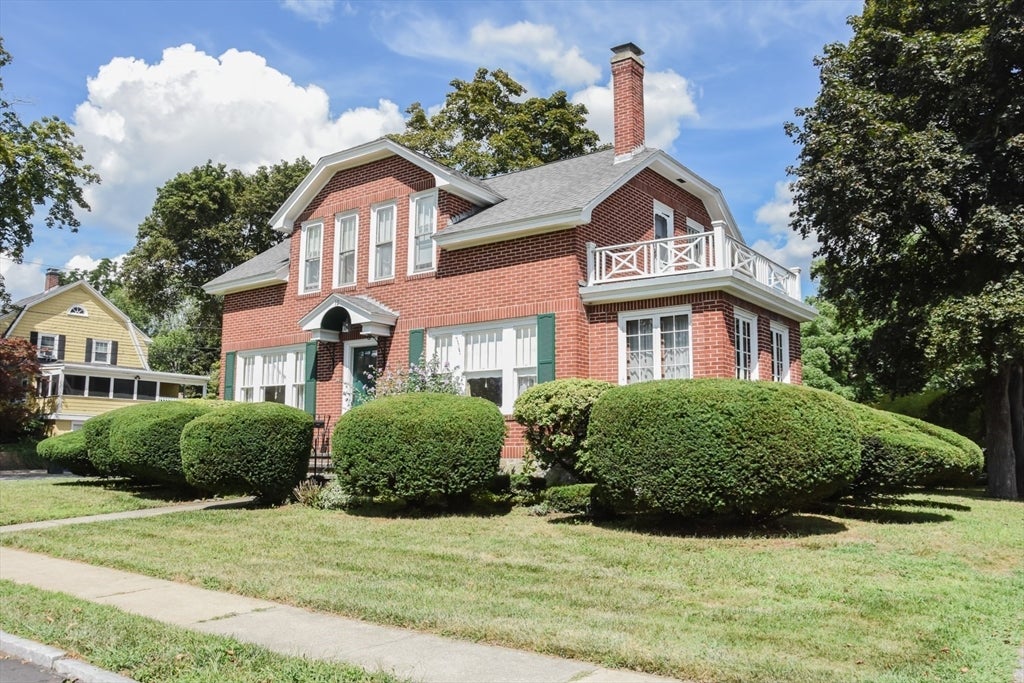12 Houston Ave