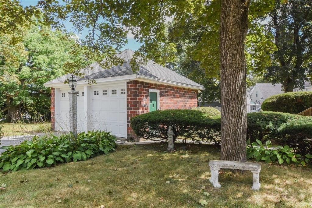12 Houston Ave
