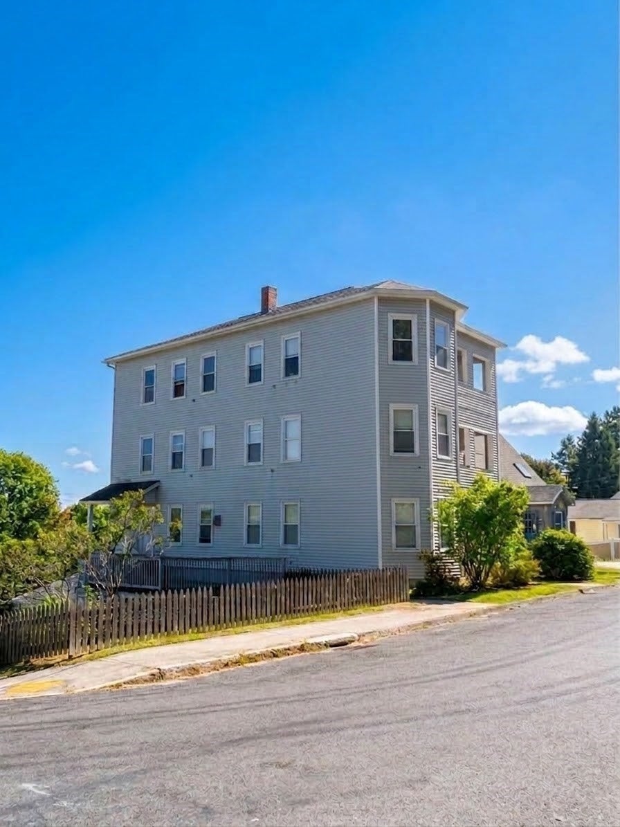 15 Carlstad St, Worcester, MA Photo #2