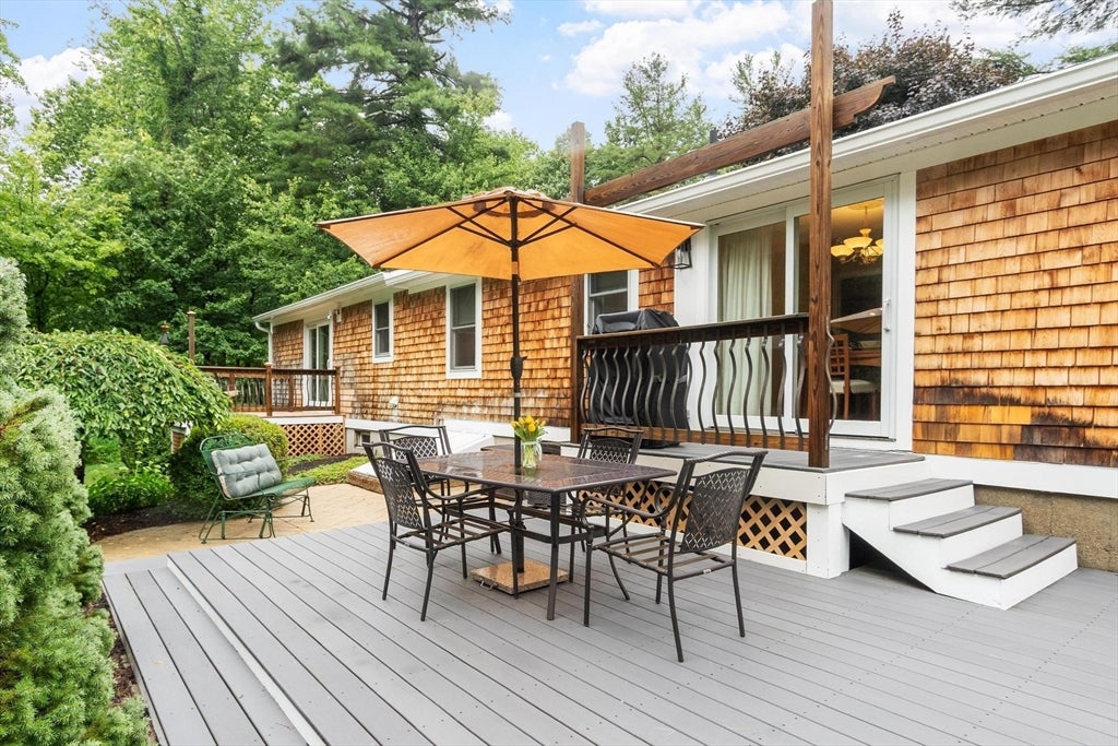 28 Redwood Dr