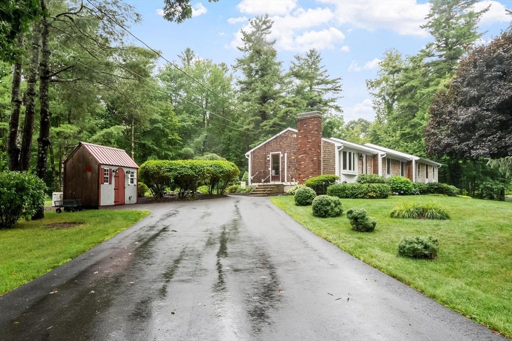 28 Redwood Dr