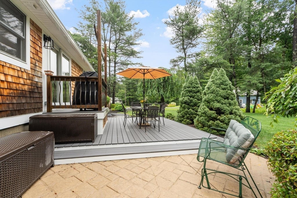 28 Redwood Dr