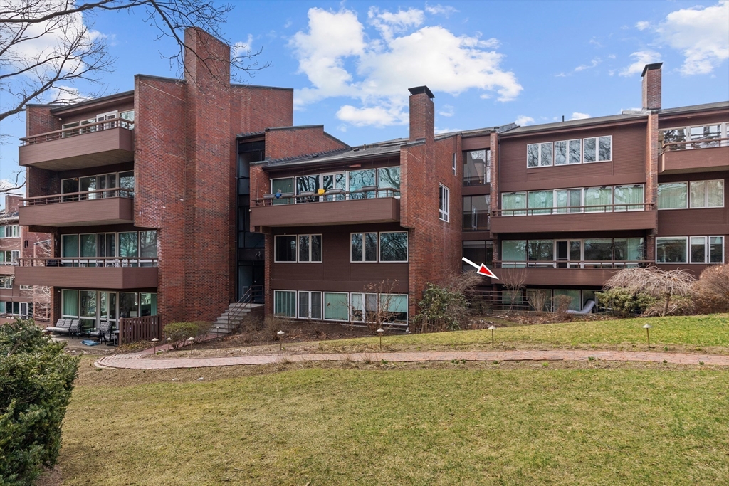 241 Perkins St D405
