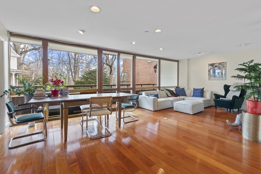 241 Perkins St D405