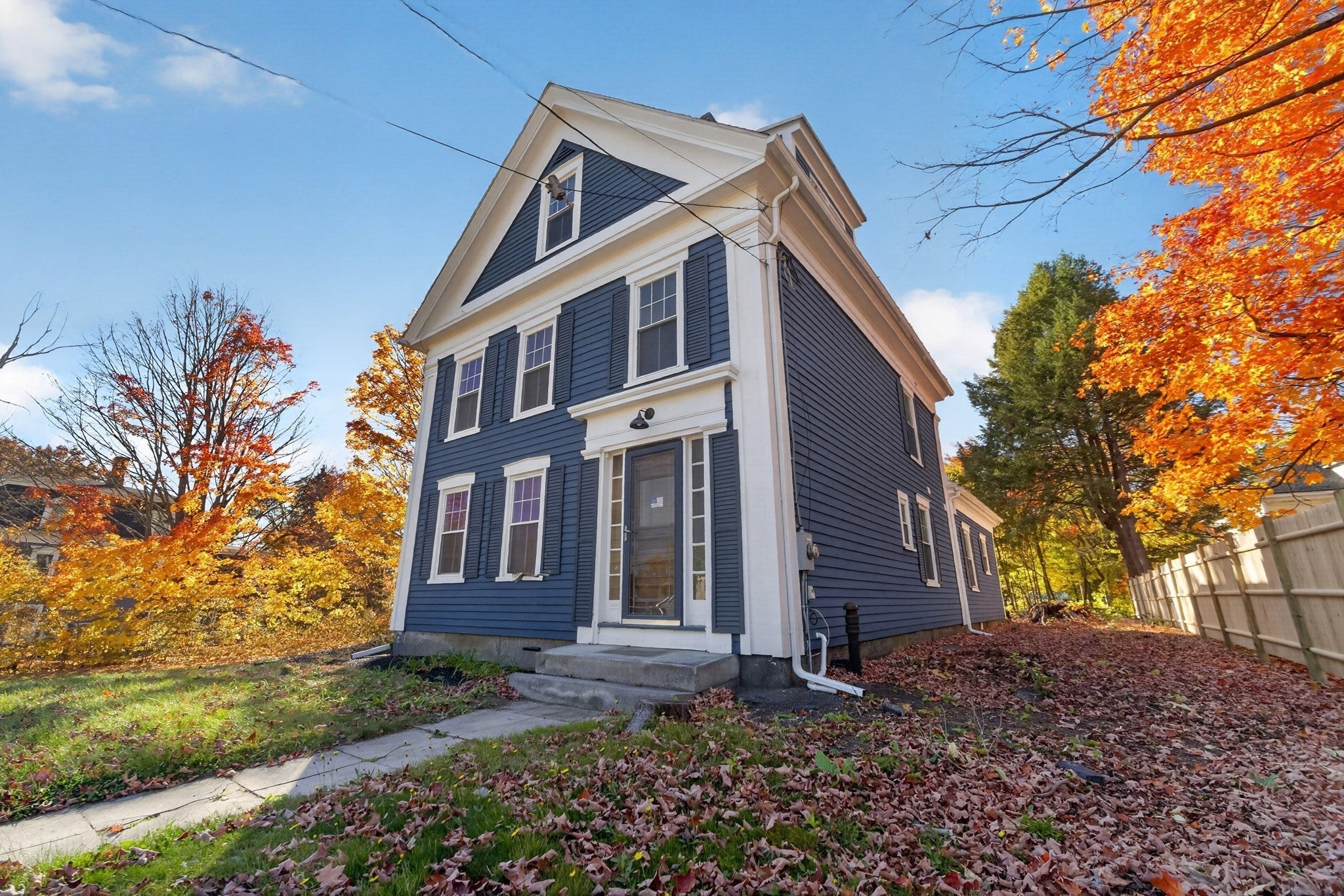 Photo of 668 Main St, Leominster, MA