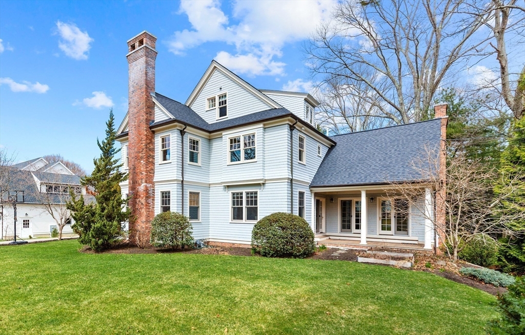 22 Fairbanks Rd