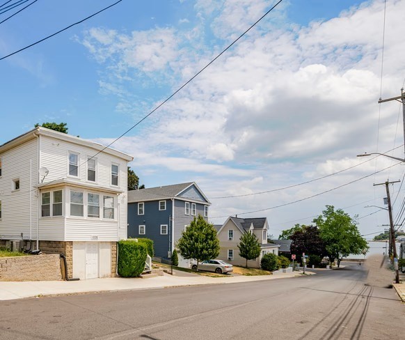 Click for 1008 Winthrop Ave #2, Revere, MA slideshow