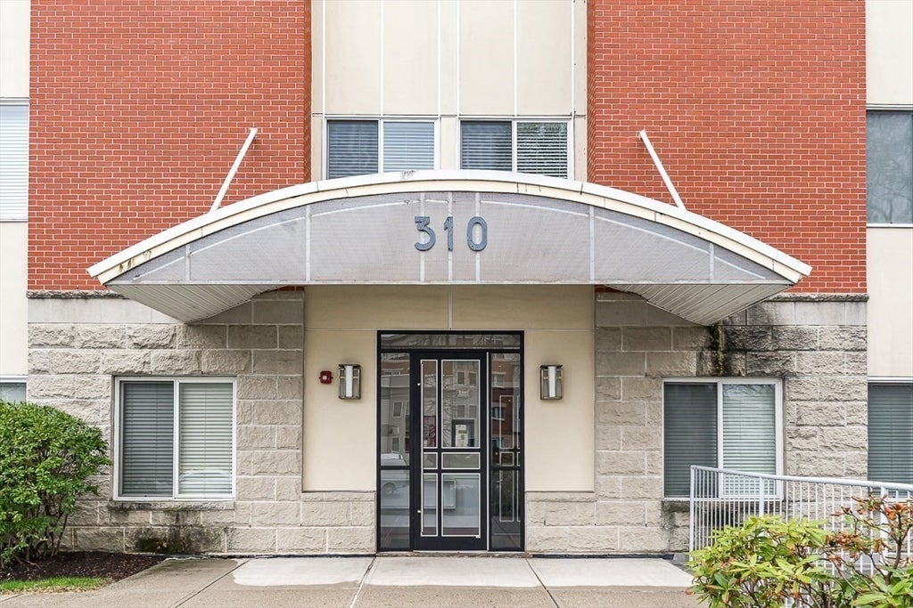 310 Hammond Pond Pkwy 301