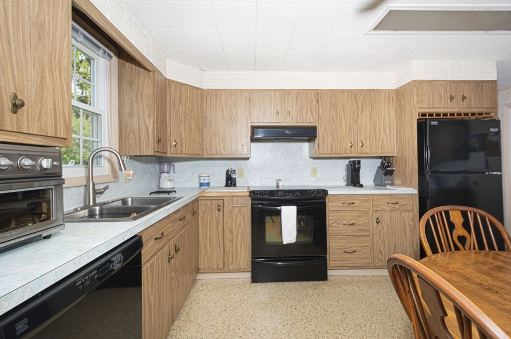 70 Trinity Ave, Worcester, MA Photo #14