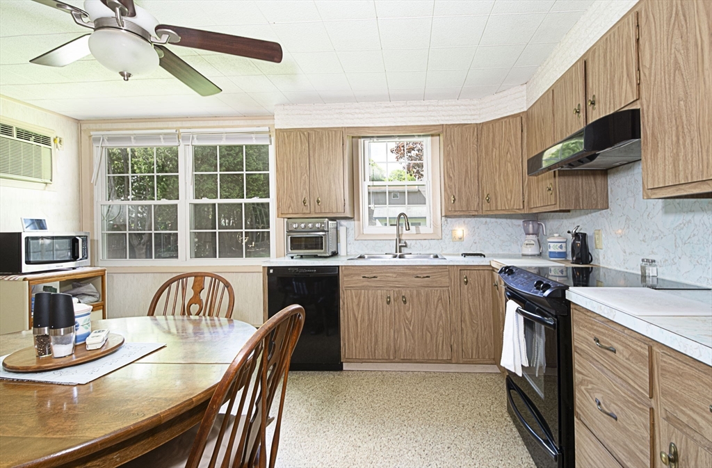 70 Trinity Ave, Worcester, MA Photo #16