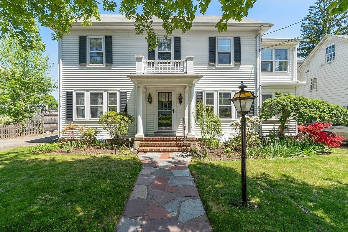 Click for 110 Watson Road, Belmont, MA slideshow